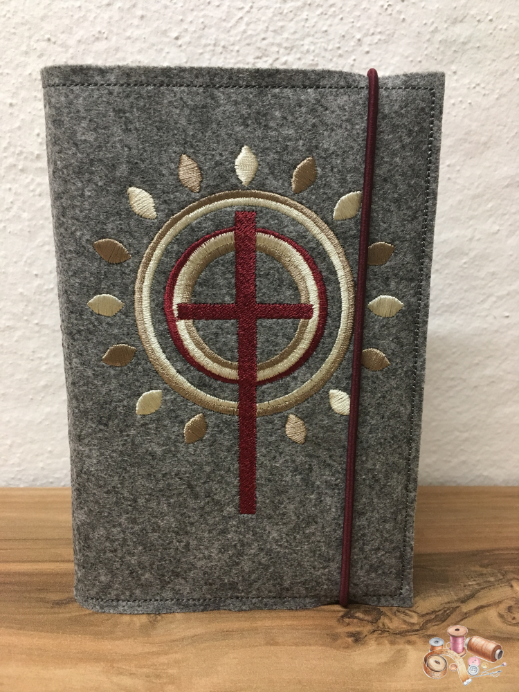 Gotteslobhülle aus Filz bestickt