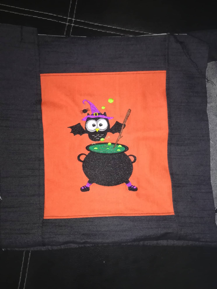 Eule mit Zauberkessel - Halloweeneule 13x18