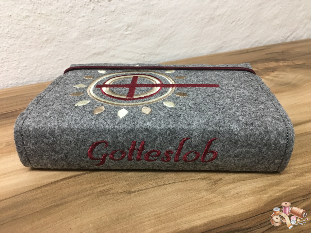 Gotteslobhülle aus Filz bestickt