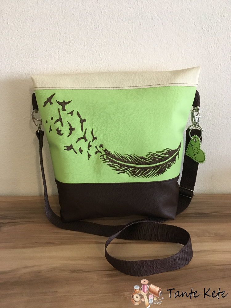 Umhängetasche "FoldOver" mit Stickerei Feder & Schwalben
