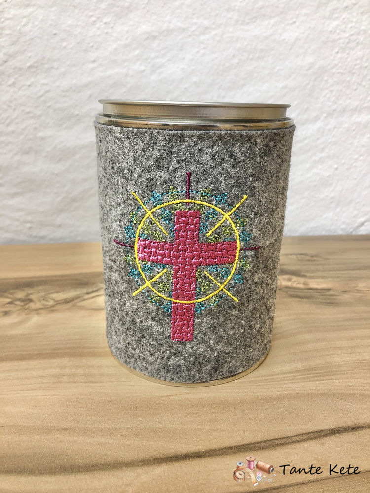 Spardose mit Filzhülle bestickt - Kreuz 1