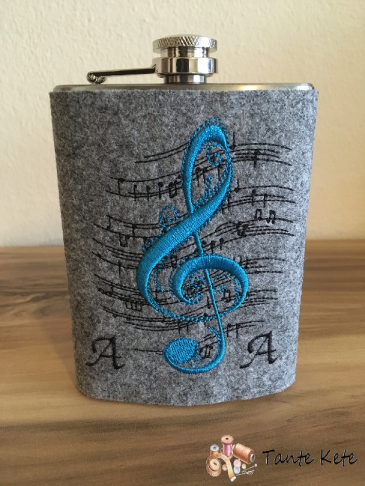 Flachmann mit Filzhülle bestickt