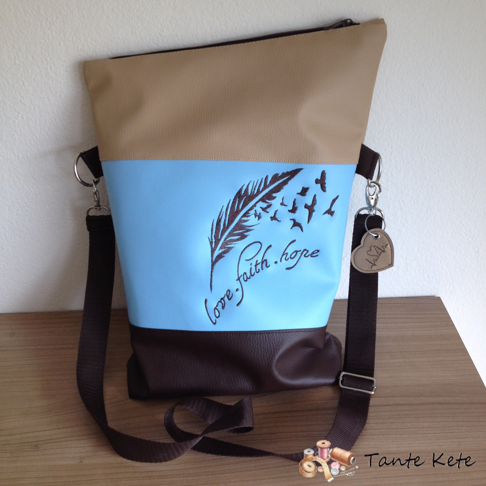 Umhängetasche "FoldOver" mit Stickerei Feder & Schwalben
