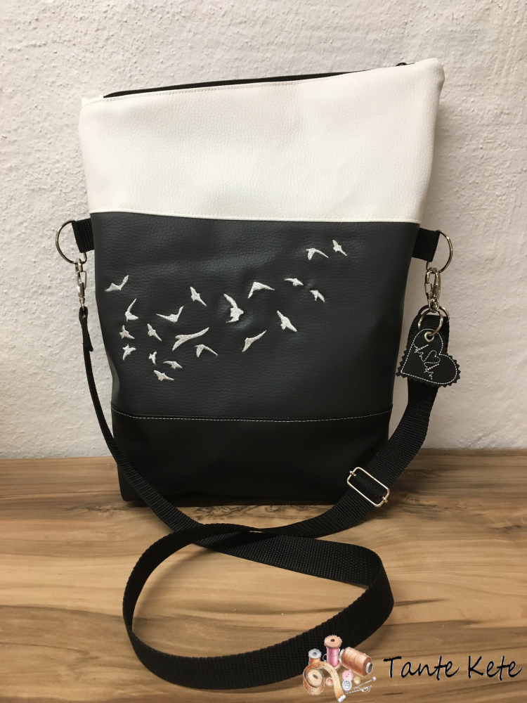 Umhängetasche "FoldOver" mit Stickerei Schwalben