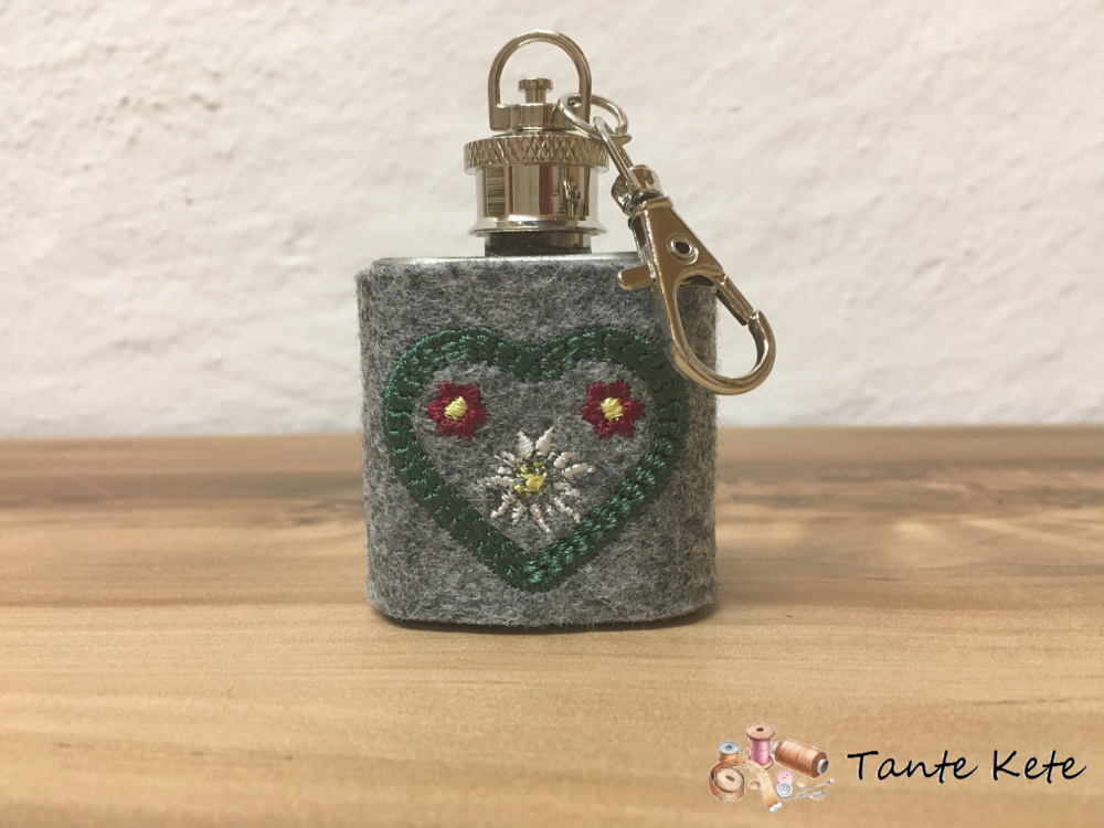 Flachmann Mini mit Filzhülle bestickt