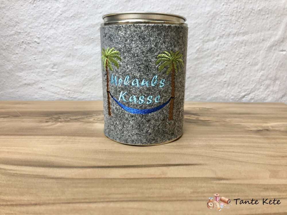 Spardose mit Filzhülle bestickt - Urlaubskasse